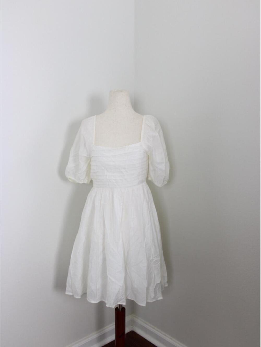 Blu Pepper white Puff Sleeve Smocked Babydoll Mini Dress. Size small
